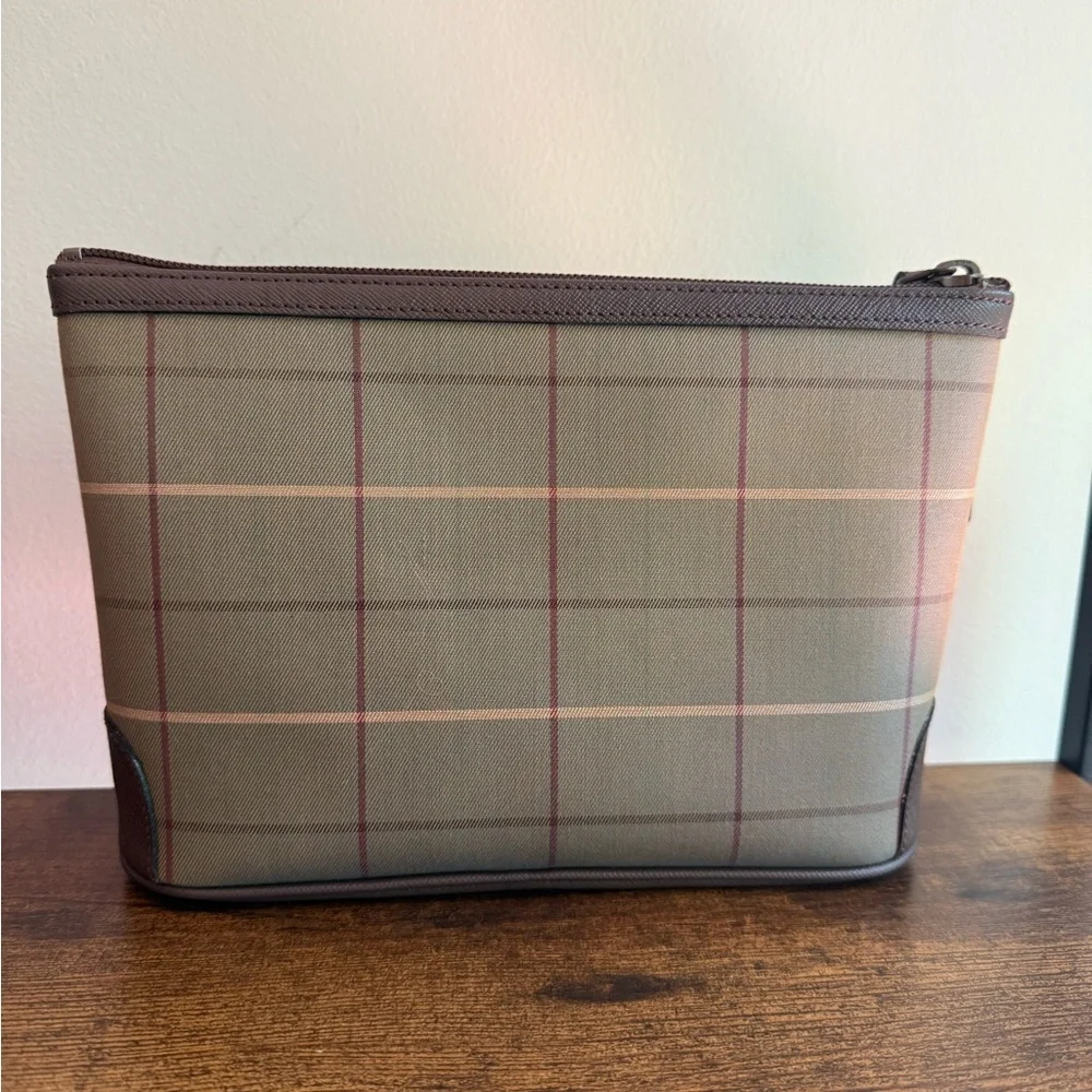 Burberrys Clutch - Picture 6 of 9